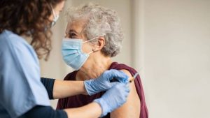 Lee más sobre el artículo El distrito ya vacunó a más un millón de personas y comienza con el empadronamiento para personas de 50 a 54 años