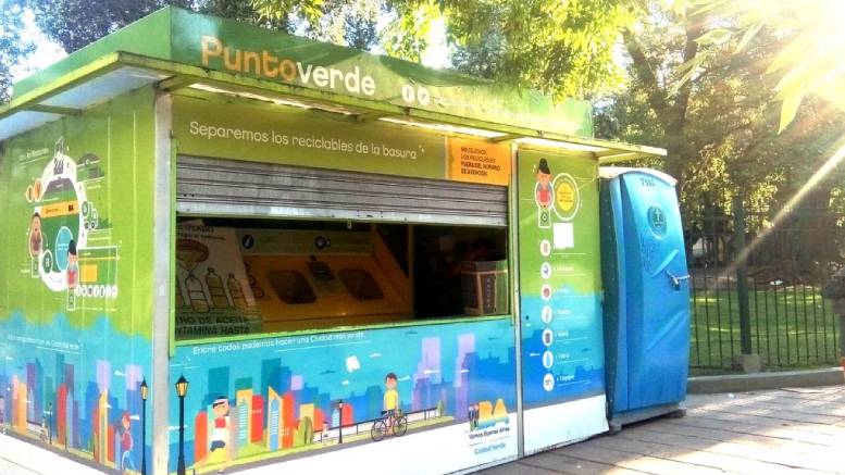 Continúa el plan de concientización de reciclables en cada barrio porteño