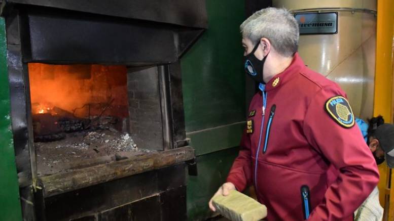 En este momento estás viendo El jefe de Gobierno Porteño presenció la quema de más de 5 toneladas de marihuana