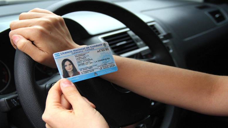 Quienes tendrán que reimprimir y tramitar la licencia de conducir en la Ciudad