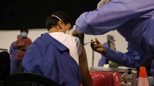 Lee más sobre el artículo La Ciudad de Buenos Aires abrirá nuevos centros de vacunación para acelerar la vacunación contra el COVID-19