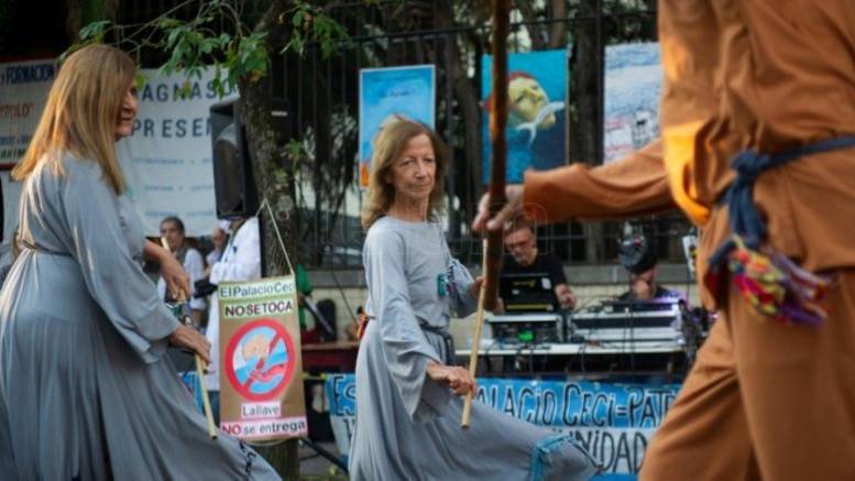 Vecinos de Devoto protestaron contra la cesión de la escuela de sordos Bartolomé Ayrolo