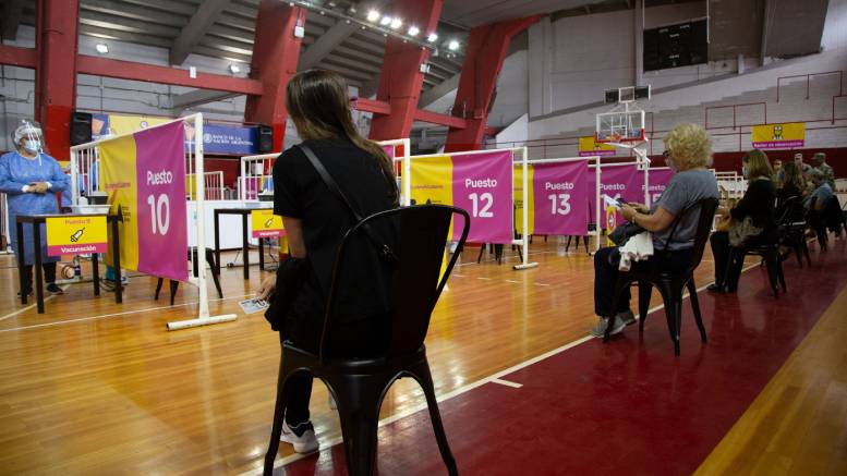 En este momento estás viendo La Ciudad lanzó el 25 de julio la campaña de Vacunación Doble Adulto que continúa abierta