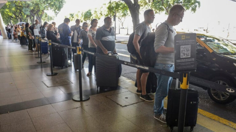 Lee más sobre el artículo La Ciudad recibe continuas quejas de pasajeros y conductores por la ampliación vial del aeroparque