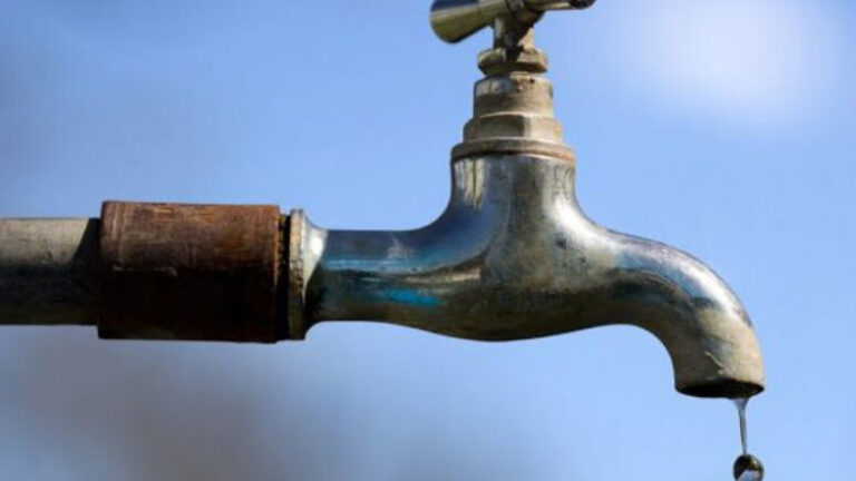 Lee más sobre el artículo La Auditoría de la Ciudad denuncia irregularidades en la provisión de agua potable a población vulnerable
