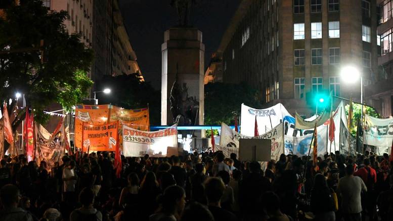 En este momento estás viendo La comunidad educativa de la Ciudad se manifestó contra el Gobierno porteño por el “desfinanciamiento”