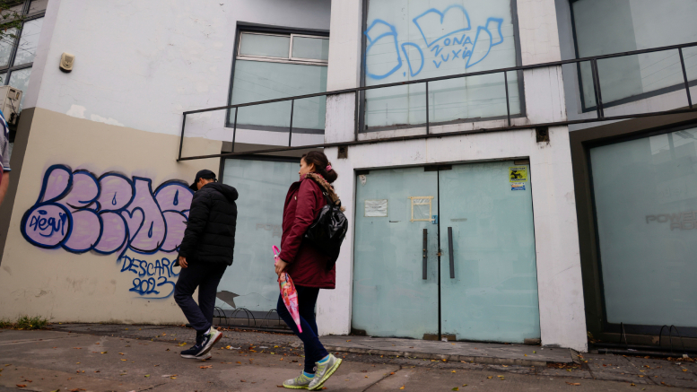 En este momento estás viendo Vecinos de Flores denuncian que cada vez existen más depósitos textiles sin habilitación