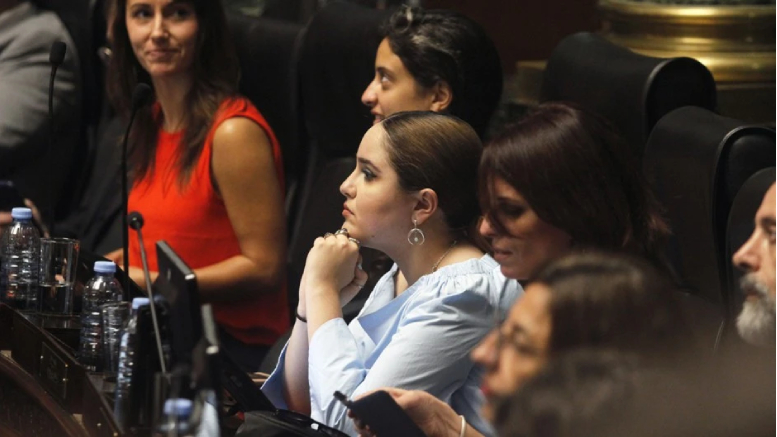 En este momento estás viendo La legisladora Ofelia Fernández comentó la decisión de no renovar su banca y recalcó su  apoyo a Grabois