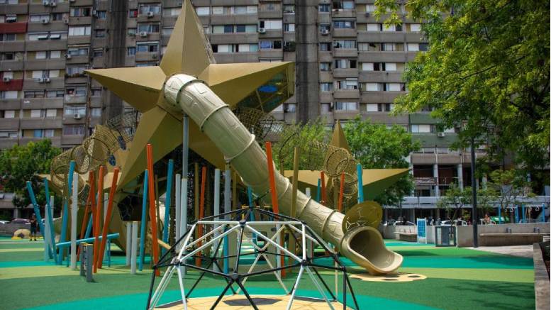 En este momento estás viendo Se puso en valor el patio de juegos «Argentina Campeón Mundial» que fue inaugurado en Lugano I y II