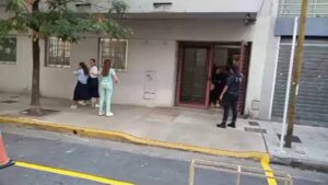 Lee más sobre el artículo Un incendio se desató en Balvanera y evacuaron una escuela con 80 alumnos