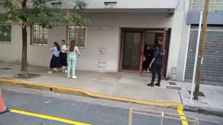 Lee más sobre el artículo Un incendio se desató en Balvanera y evacuaron una escuela con 80 alumnos